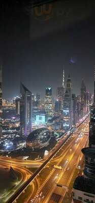 ‪windows Bar & Lounge‬