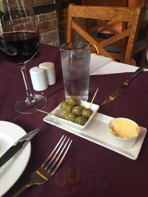 ‪st Tropez Bistro‬