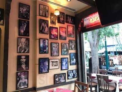 ‪st Tropez Bistro‬