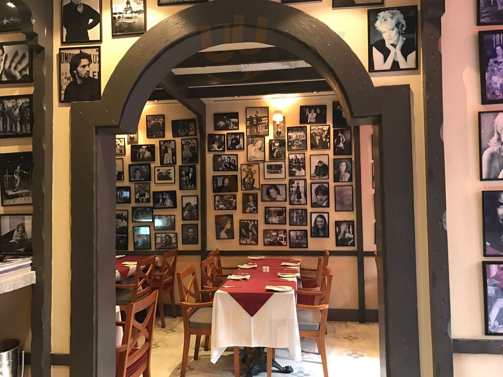 ‪st Tropez Bistro‬