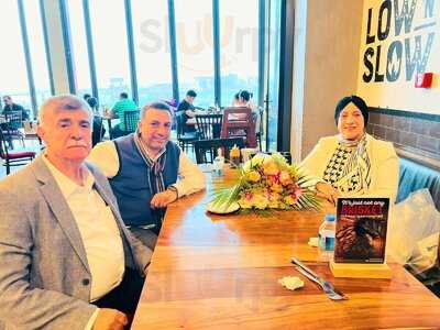 ‪famous Dave's Barbeque‬