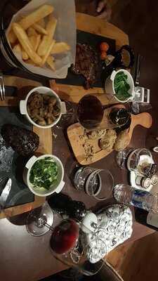 ‪range Bar & Grill‬