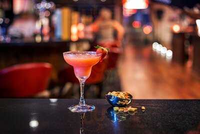 ‪range Bar & Grill‬