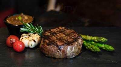 ‪range Bar & Grill‬