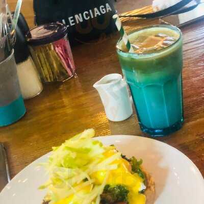 ‪arrows & Sparrows Café And More‬