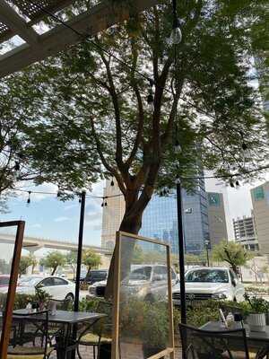 ‪arrows & Sparrows Café And More‬