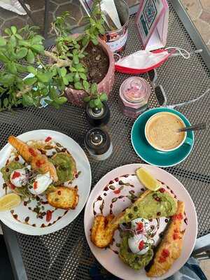 ‪arrows & Sparrows Café And More‬