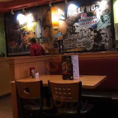 ‪applebee's‬
