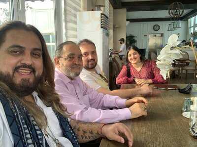 ‪the Hamptons Cafe‬