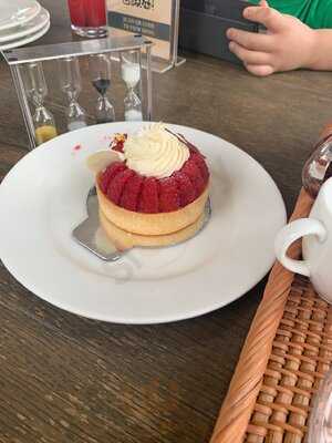 ‪the Hamptons Cafe‬