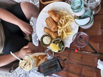 ‪the Hamptons Cafe‬