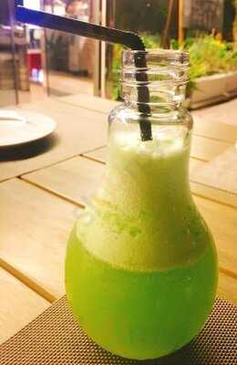 ‪wolf & Friends Lounge‬