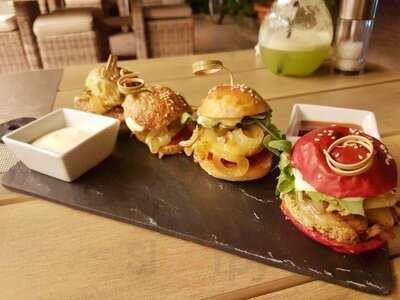 ‪wolf & Friends Lounge‬