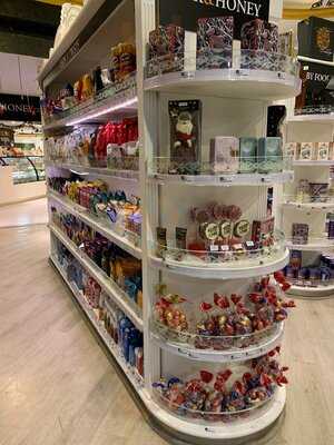 ‪milk & Honey Cafe‬