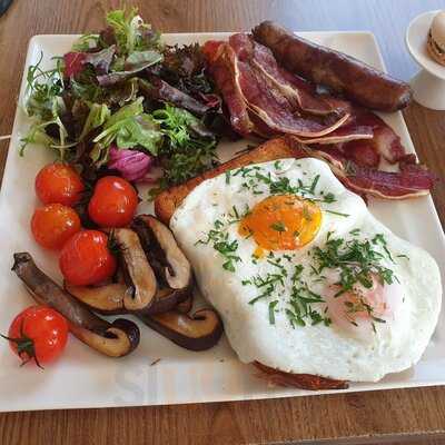 ‪the Hamptons Cafe - Arabian Ranches‬