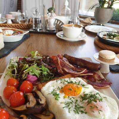 ‪the Hamptons Cafe - Arabian Ranches‬