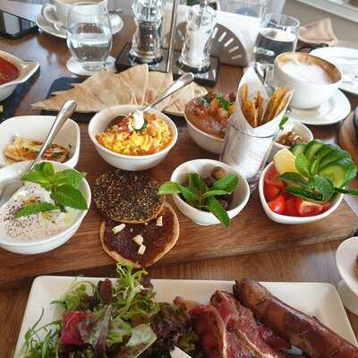 ‪the Hamptons Cafe - Arabian Ranches‬