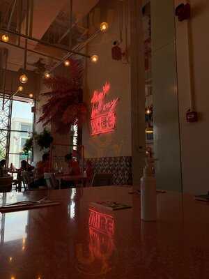 ‪love Vibe Cafe‬