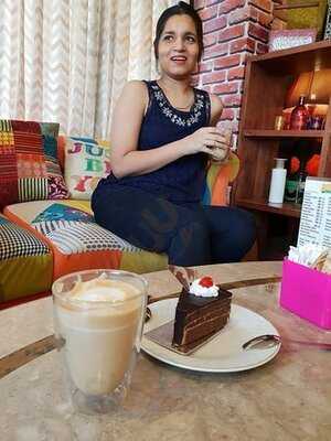 ‪cross Cultural Cafe & Bistro‬