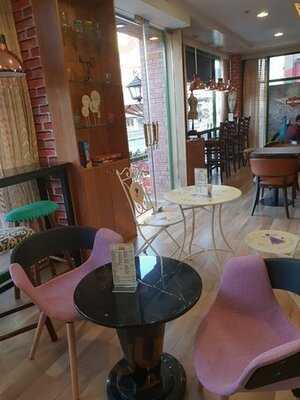 ‪cross Cultural Cafe & Bistro‬