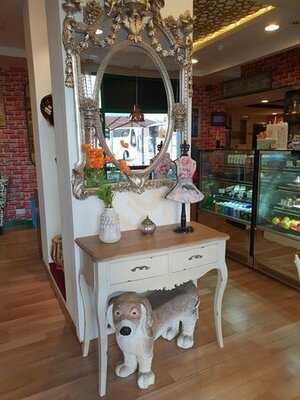 ‪cross Cultural Cafe & Bistro‬