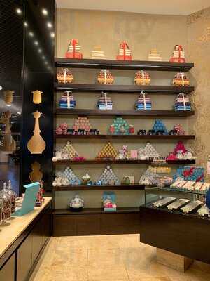 ‪vivel Patisserie‬