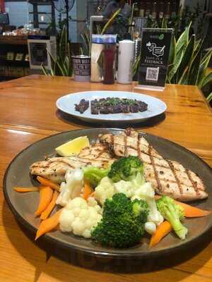 ‪maxzi The Good Food Shop‬