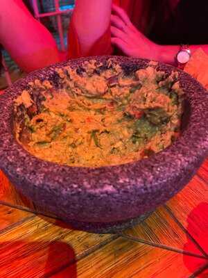 ‪el Chapos Tacos Studio One‬