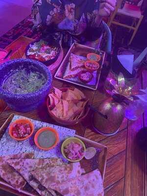 ‪el Chapos Tacos Studio One‬