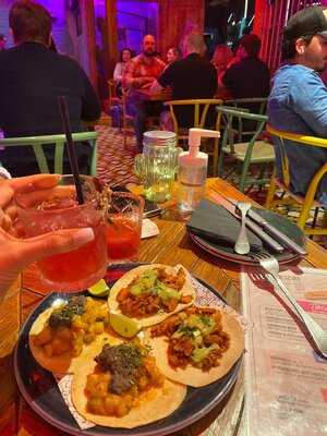 ‪el Chapos Tacos Studio One‬