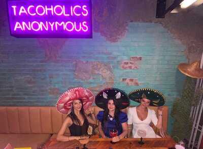 ‪el Chapos Tacos Studio One‬