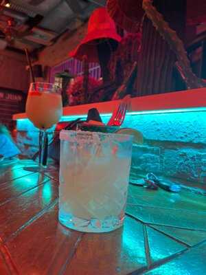 ‪el Chapos Tacos Studio One‬