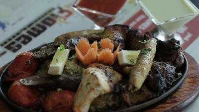 ‪flames Grills & Curry‬