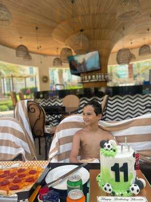 ‪oasis Pool & Bar‬