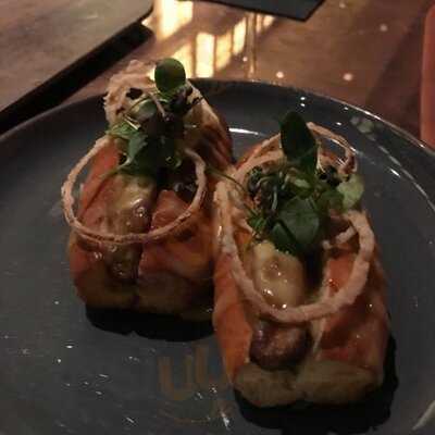 ‪little Black Door‬