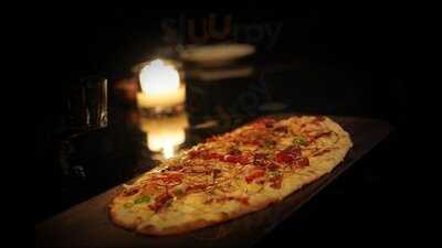 ‪little Black Door‬