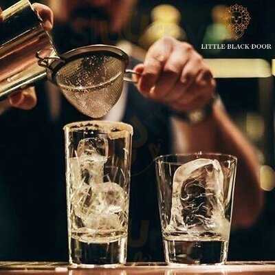‪little Black Door‬