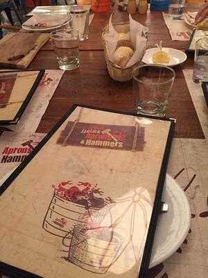 ‪aprons & Hammers‬