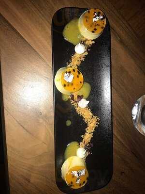 ‪molecule Restaurant & Lounge‬