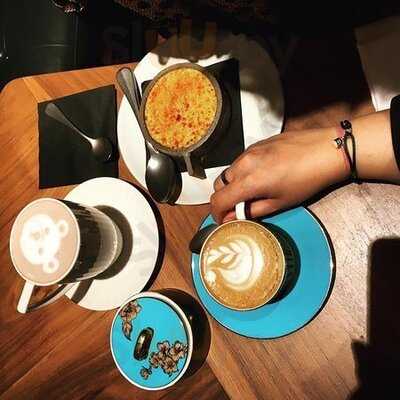 ‪molecule Restaurant & Lounge‬