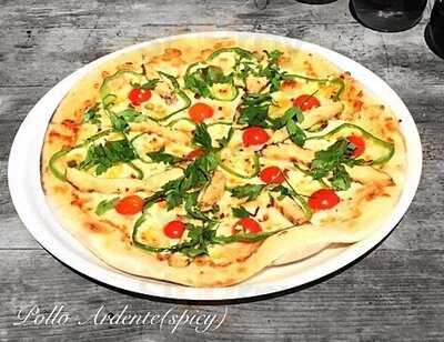 ‪red Tomato Pizza‬