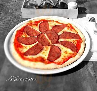 ‪red Tomato Pizza‬