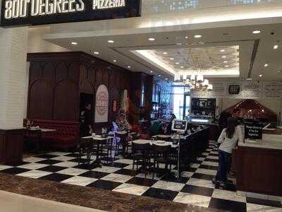 ‪800 Degrees Pizzeria‬
