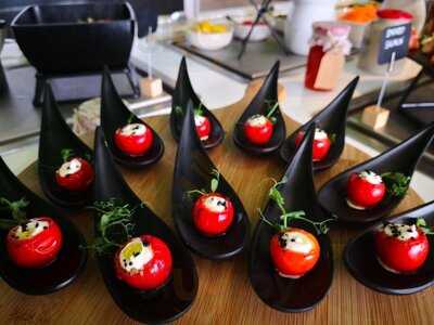 ‪level M Restaurant‬