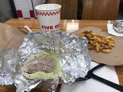 ‪five Guys‬