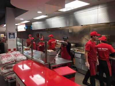 ‪five Guys‬