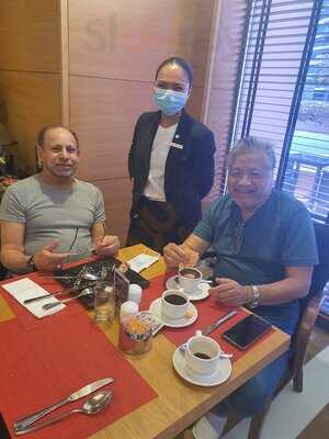 ‪shores Restaurant‬