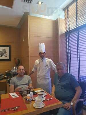 ‪shores Restaurant‬