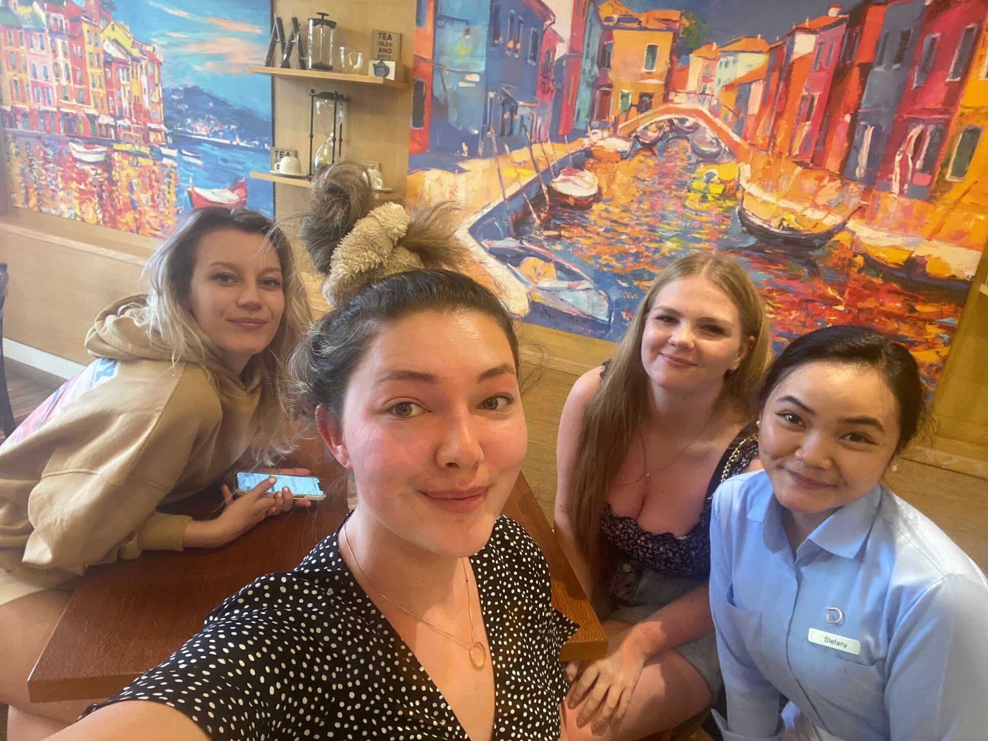 ‪shores Restaurant‬