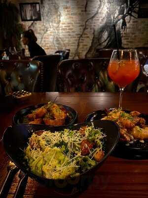 ‪distillery Dubai Gastropub‬